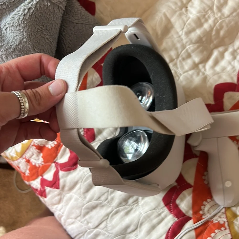 Barely used Mega quest 2 OCULUS